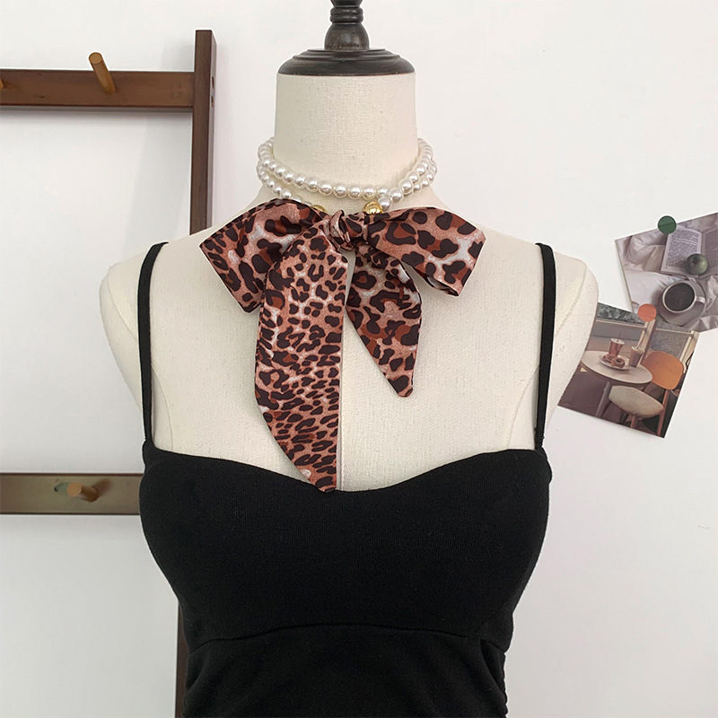 Collar de perlas Pañuelo de seda pequeño de tira larga Sentido de alta calidad Primavera y verano Nuevo estilo Bufanda de todo fósforo Turbante retro Cinta para el cabello