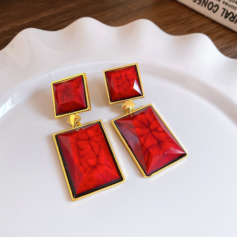 Aguja de plata Vintage medieval Pendientes en forma de serpiente con incrustaciones de diamantes Pendientes de personalidad de nicho femenino Pendientes de temperamento de lujo ligero y de alta calidad