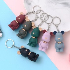 創意的な漫画のネクタイの熊の鍵は学生のかばんのペンダントの美しい小さい贈り物を掛けます。