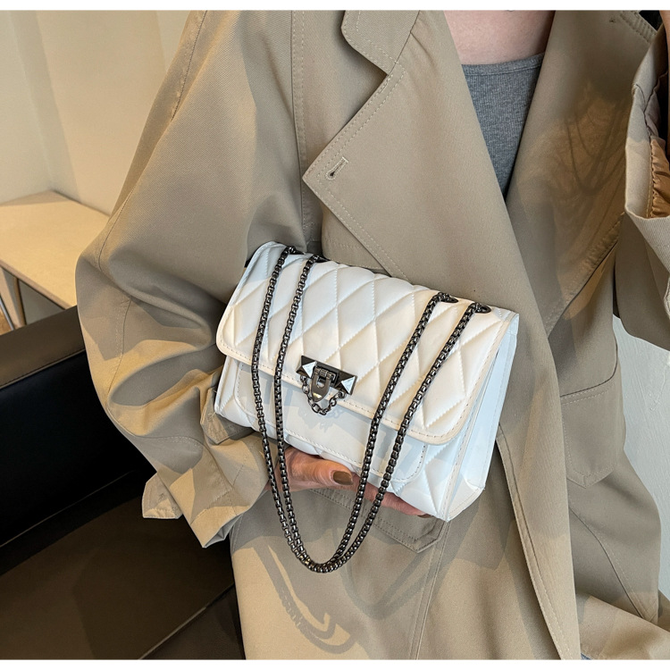 Alta textura nicho diseño personalizado moda bolso de las mujeres 2024 invierno nueva cadena rombo solo hombro bolsa de las axilas
