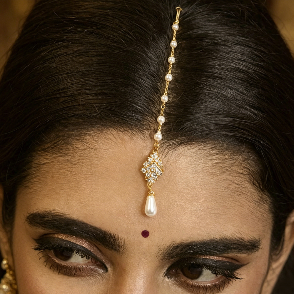 Indian-style pearl forehead ornament and eyebrow pendant, unique design with an exotic flair, suitable for brides, weddings, vacations, Hanfu, and photo shoots