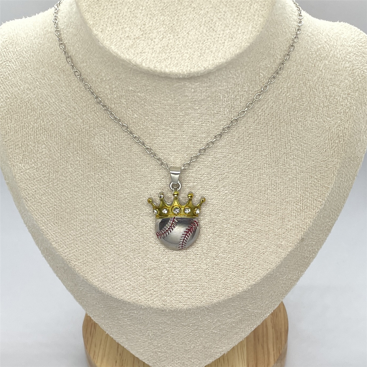 Collana con ciondolo a forma di corona da baseball in zircone bianco alla moda e di vendita calda, gioiello da donna alla moda e versatile_voghion.com