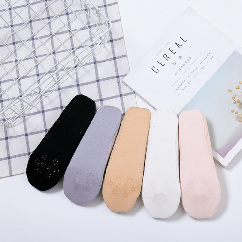 Spring and summer 360 degree silicone shallow mouth lace boat socks invisible cotton bottom anti-slip women's socks individually packaged