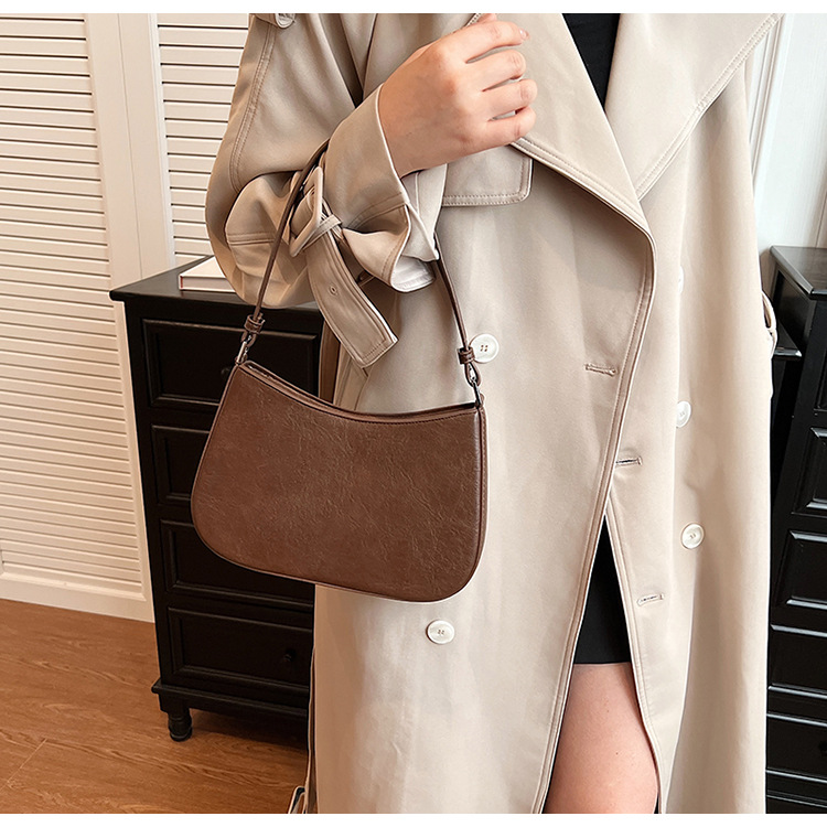 Women's Medium Pu Leather Solid Color Vintage Style Square Zipper Underarm Bag display picture 1