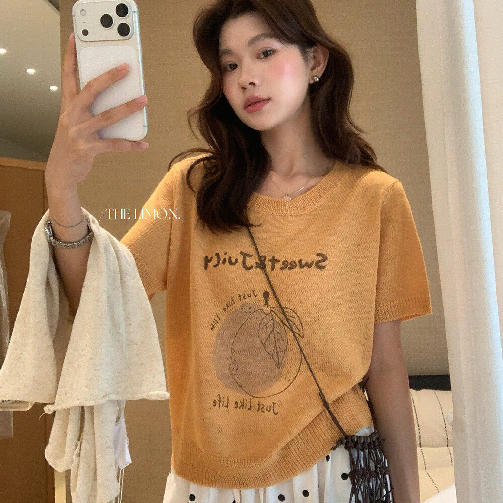 Áo thun nữ cổ tròn tay ngắn họa tiết trái cây chất liệu bamboo linen — màu đen, trắng ngà, màu cam, màu xám