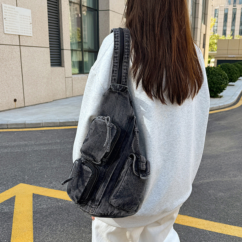 Mochila de mezclilla lavada 2024 nuevo bolso retro casual de moda bolso de pecho de mensajero multibolsillo simple