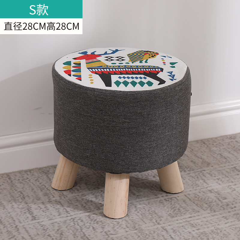 Cerf sika sur tabouret rond / Hauteur 28cm