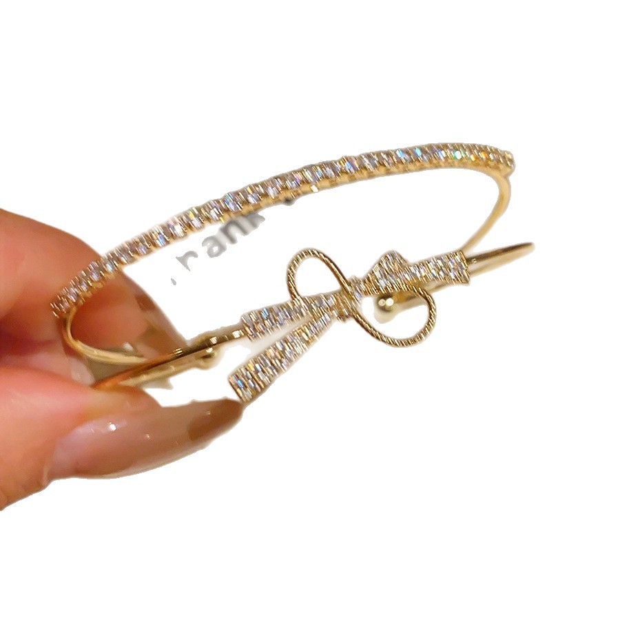 El temperamento francés arco de zircon pulsera de doble capa dulce ins pulsera de viento lujoso ligero de alto nivel sensación de joyas versátiles para mujeres