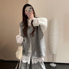 初春の韓国系の甘い学院風の灰色のニットのベストのカーディガンの女性の白い透かし彫りのシャツの2つのセット