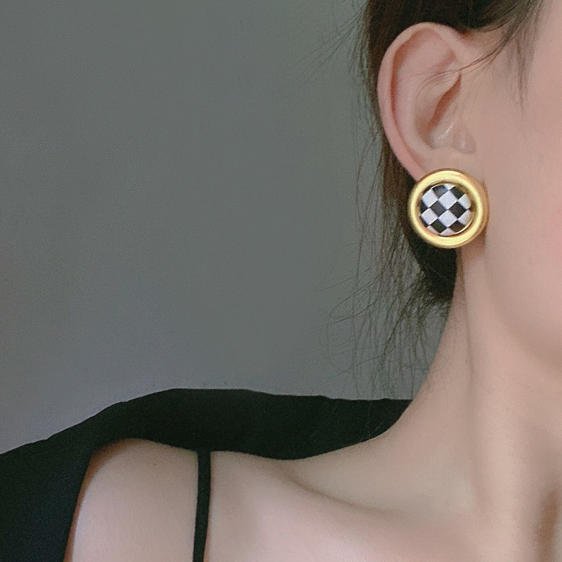 New Round Metal Buttons Checkerboard Leather Retro Simple Fashion Earrings Women Wholesale display picture 1
