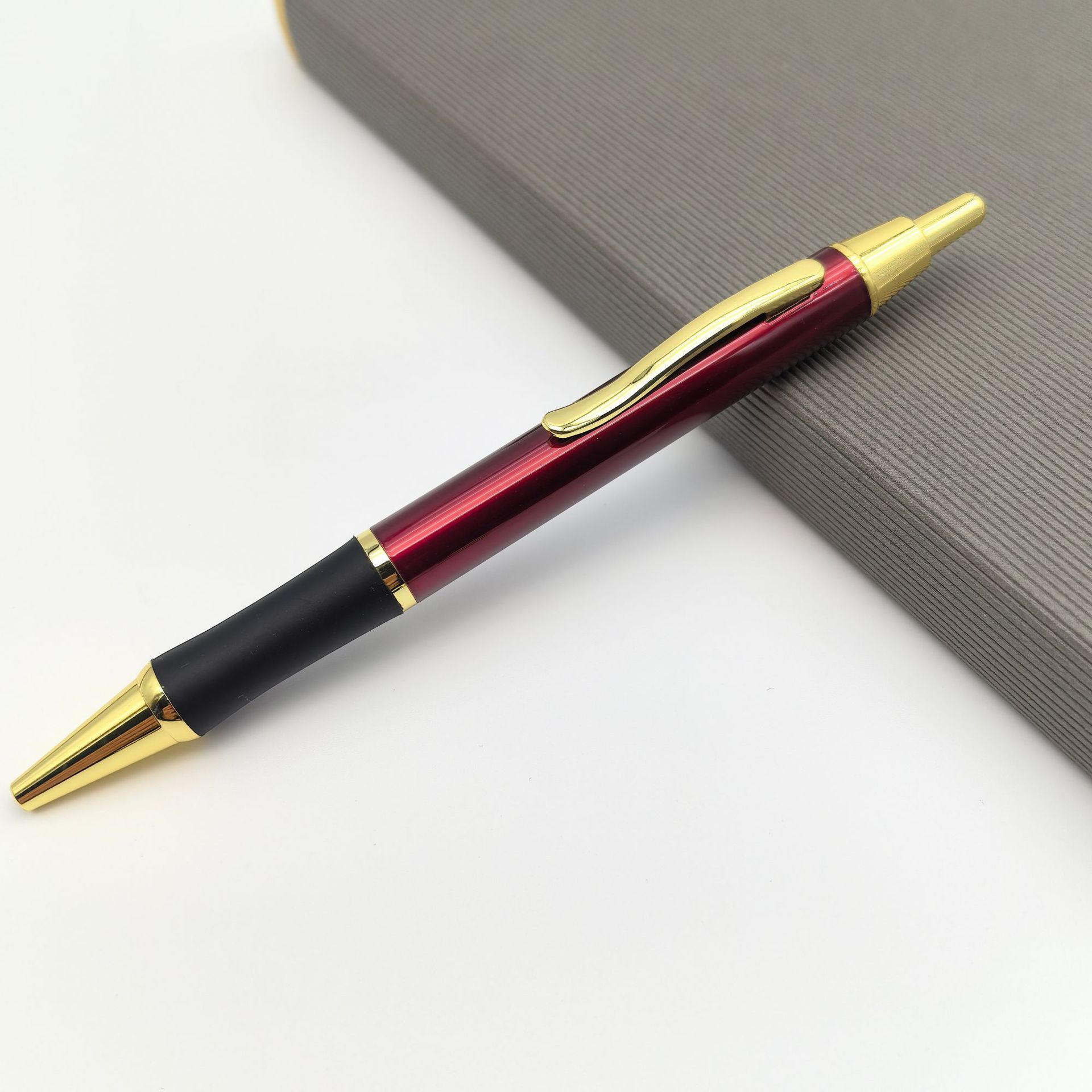 Metal personalizado pulsador antideslizante silicona cubierta bolígrafo bolígrafo de regalo de negocios bolígrafo de firma bolígrafo de conferencia