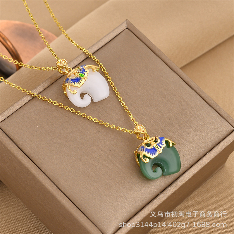 Pendant with zircon