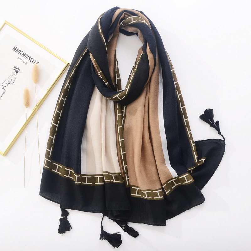 Venta caliente transfronteriza moda europea y americana gradiente de color a juego de rayas horizontales de algodón y lino siente la bufanda larga borla hecha a mano de las mujeres chal