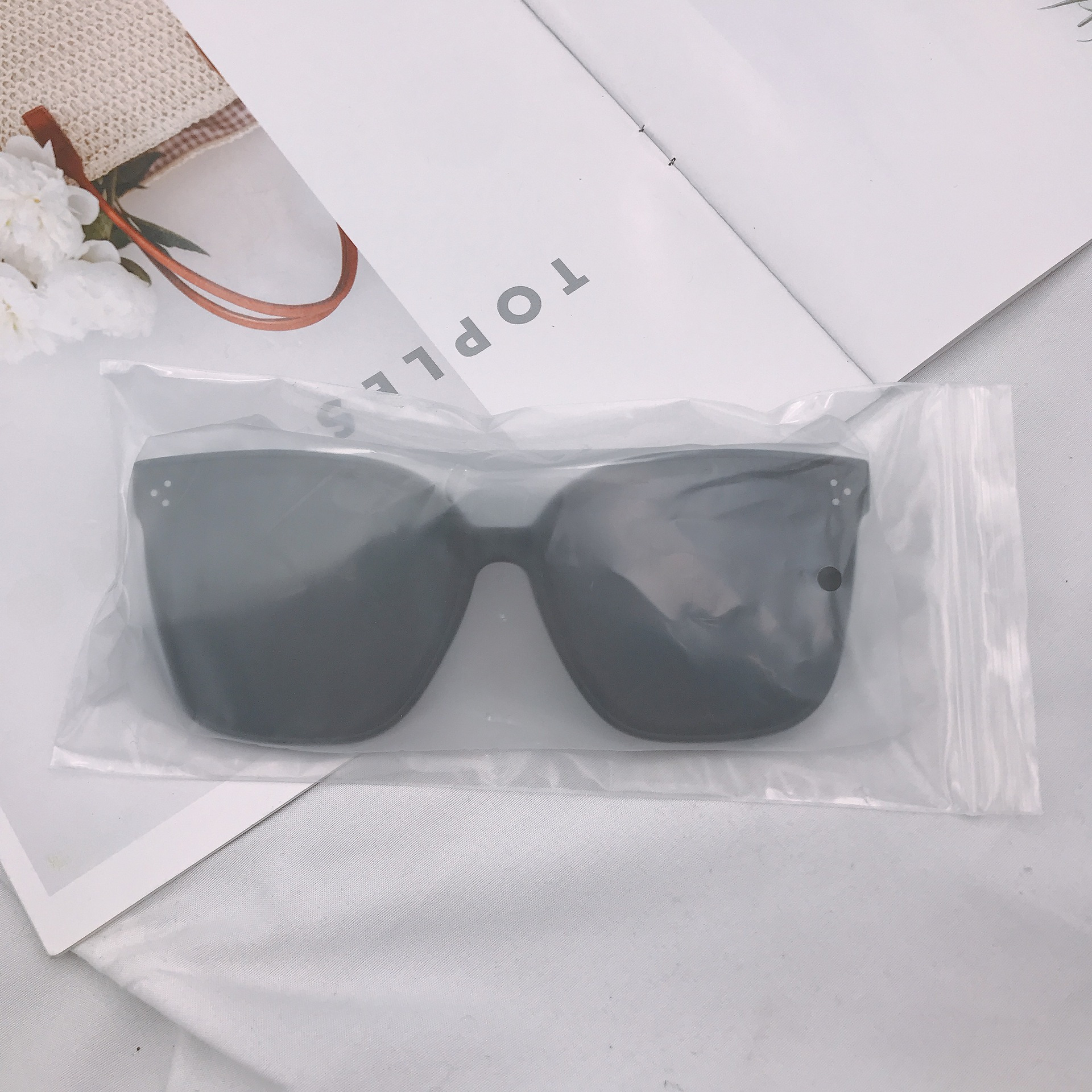 New Small Three-point Sunglasses Women's Large-frame Slimming Plain-looking Sunglasses Men's Fashionable Korean-style Street Photographer Red Book Onl_voghion.com