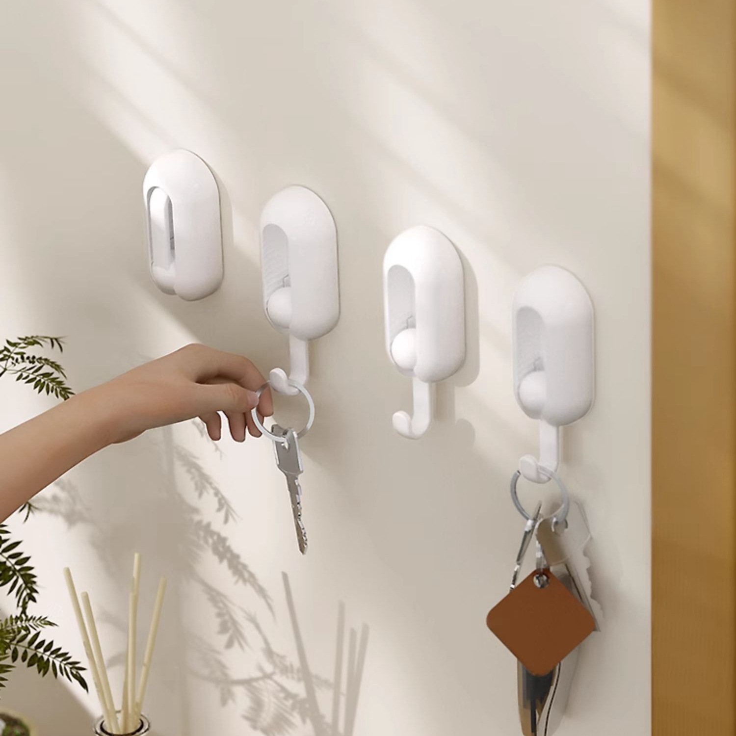 Gancho giratorio universal estilo japonés sin agujeros de perforación en la pared de la cocina percha de carga en la puerta de entrada detrás de la bolsa de la escuela gancho adhesivo sin rastro