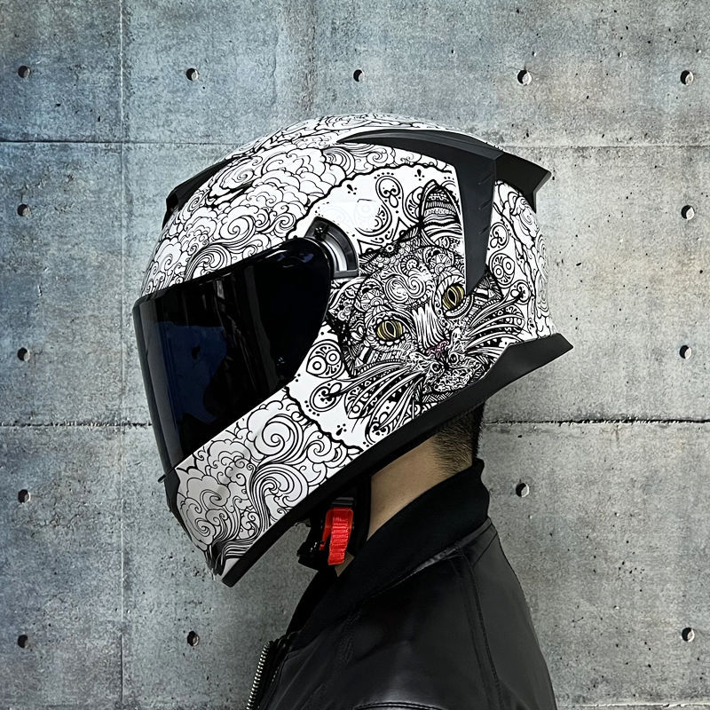 Casco de coche eléctrico LVS para hombres y mujeres de verano casco completo casco colorido personalidad fresco casco de carreras verano