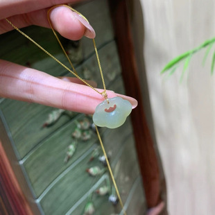 Direct broadcast room drainage, quantity is not much, first come, first served Hotan jade 18k sunny water ruyi small lock size: 20/
