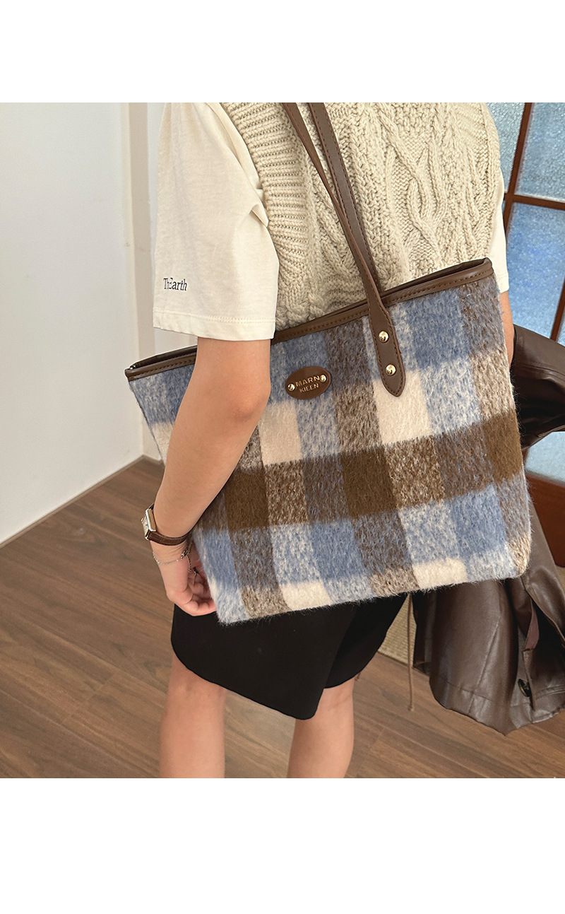 Koreanische High-End-Version mit hoher Kapazität, tragbar für Damen 2023, modische Umhängetasche aus Wollkaro_voghion.com