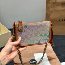 Swinger Crystalˮ�Ҹ�°�朗l�μ��Ů�u׃hobo��Ӱ���������
