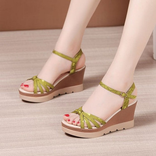 �ļ��ɸ����¸���Ь��ˮ̨ŮЬ��Ů��һ�֎��߸�Ь�ٴ�¶ֺ��Ь