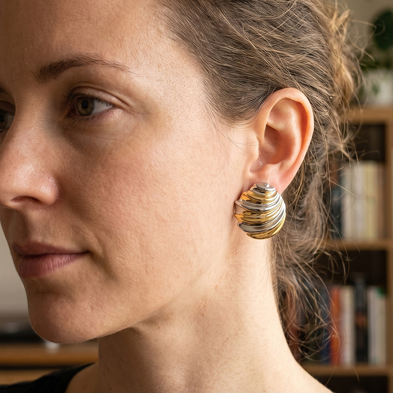 Taina auriculares de acero inoxidable lujosos de alto nivel, geometría minimalista, acero de titanio corrugado no se desvanece, auriculares transfronterizos europeos y estadounidenses