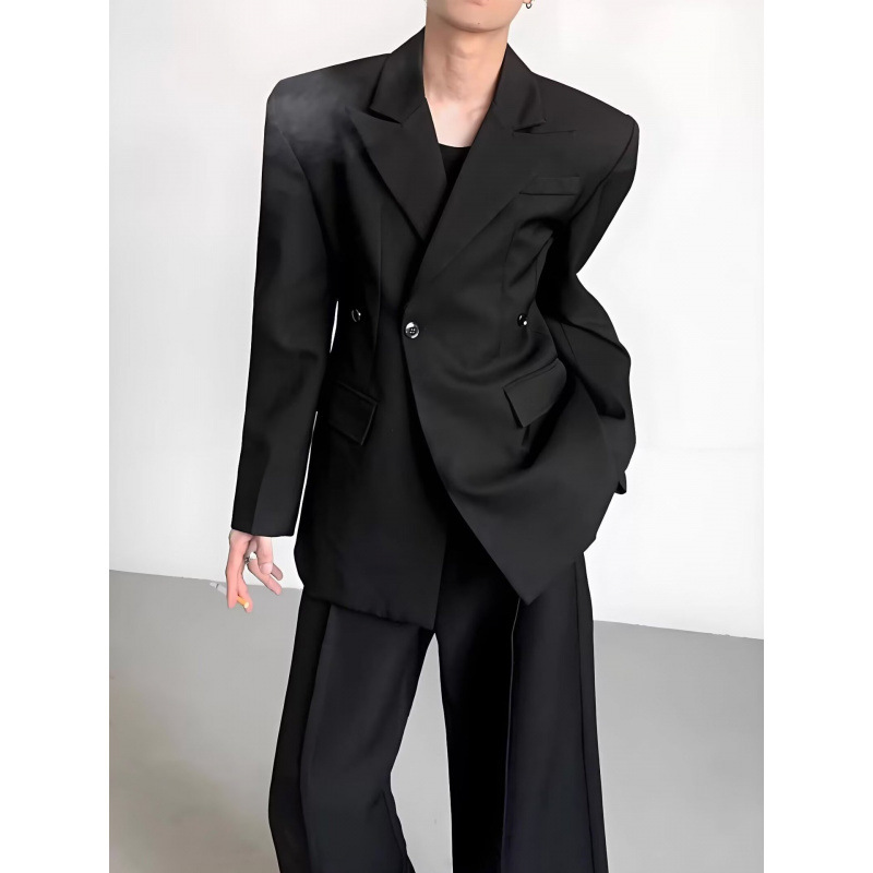 Spring and Autumn Niche Three-Dimensional Padded Shoulder Straight Shoulder Silhouette Waist-Cinching Men's Blazer, Stylish and High-End Fashion for Male Models Spring and Autumn Niche Three-Dimensional Padded Shoulder Straight Shoulder Silhouette Waist-Cinching Men's Blazer, Stylish and High-End Fashion for Male Models