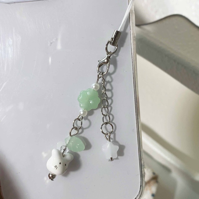 South Korea Idol Lucky Cute Rabbit Phone Chain Four-leaf Clover Animal Rabbit Keychain Handmade Beaded South Korea Idol Lucky Cute Rabbit Phone Chain Four-leaf Clover Animal Rabbit Keychain Handmade Beaded