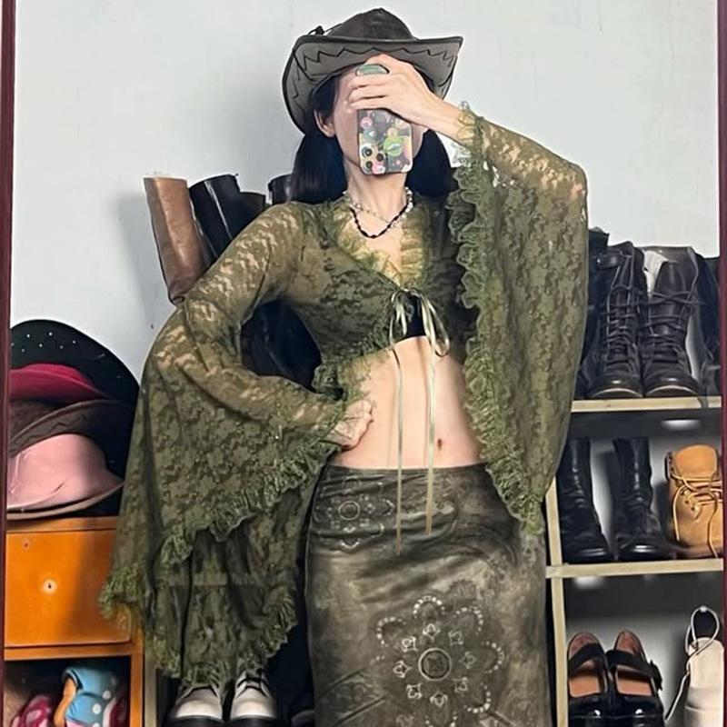 Forest-Style Retro Green Lace V-Neck Tie-Up Cardigan Top with Sexy Sheer Bell Sleeves and Cropped Design