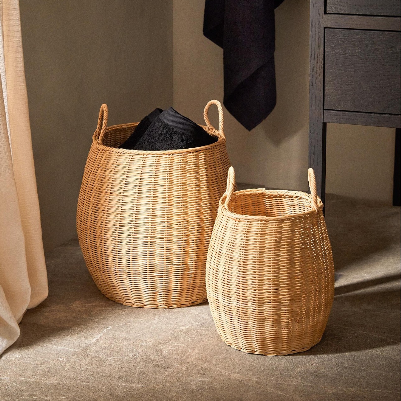 Cesta de almacenamiento redonda de ratán natural estilo americano para juguetes, ropa y artículos diversos, adecuada para ventanas y salas de estar.