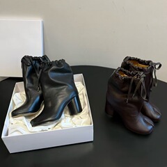 高版25秋冬新款M6抽绳绑带分趾短靴女牛皮方头高圆跟宽松猪蹄靴