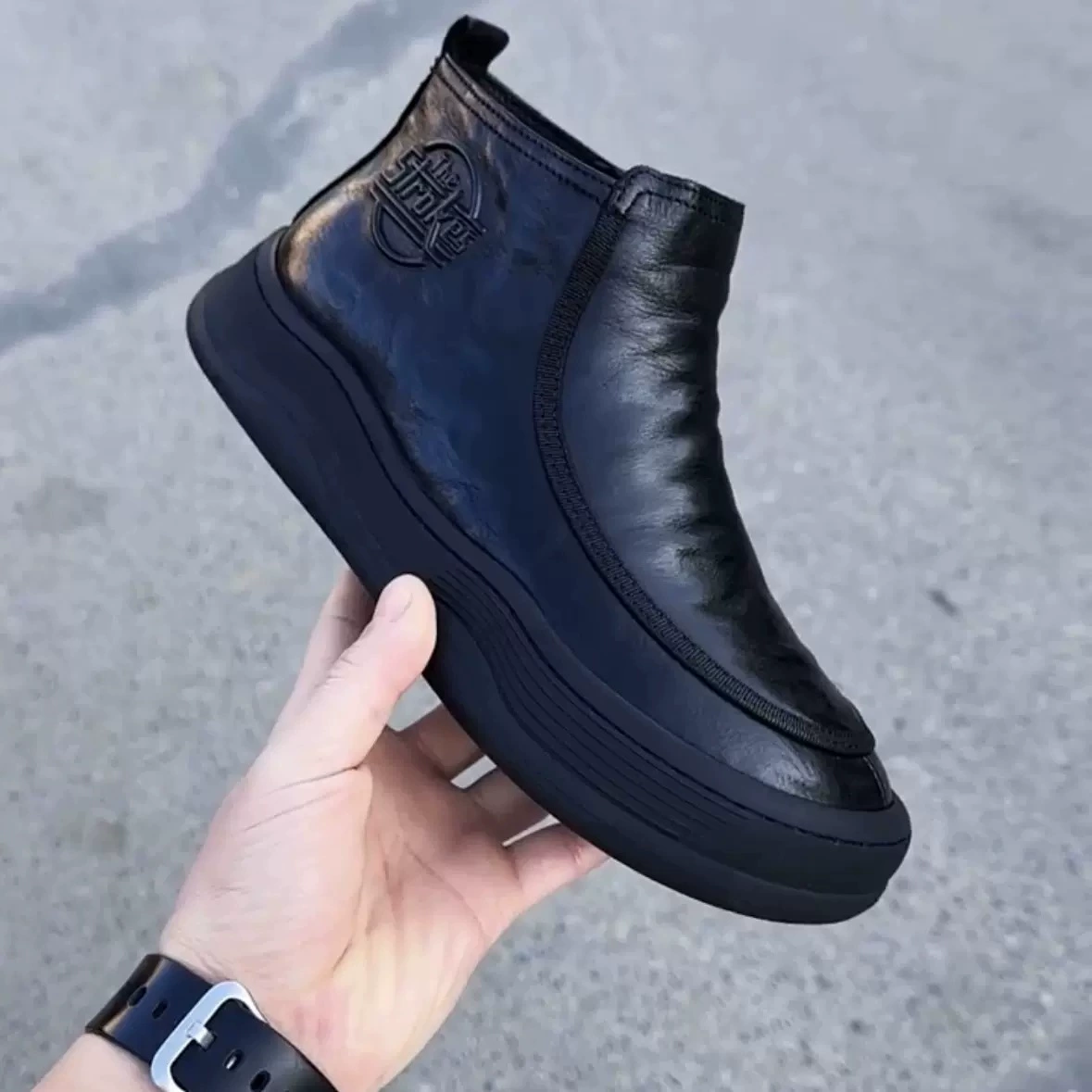 Прямые поставки с фабрики, повседневные кроссовки на флисовой подкладке, новые высокие мужские черные дышащие корейские повседневные мужские кожаные туфли оптом