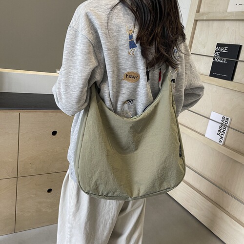 Japanese casual cross-body canvas bag for women 2026 new style simple large capacity shoulder bag niche design commuter bag