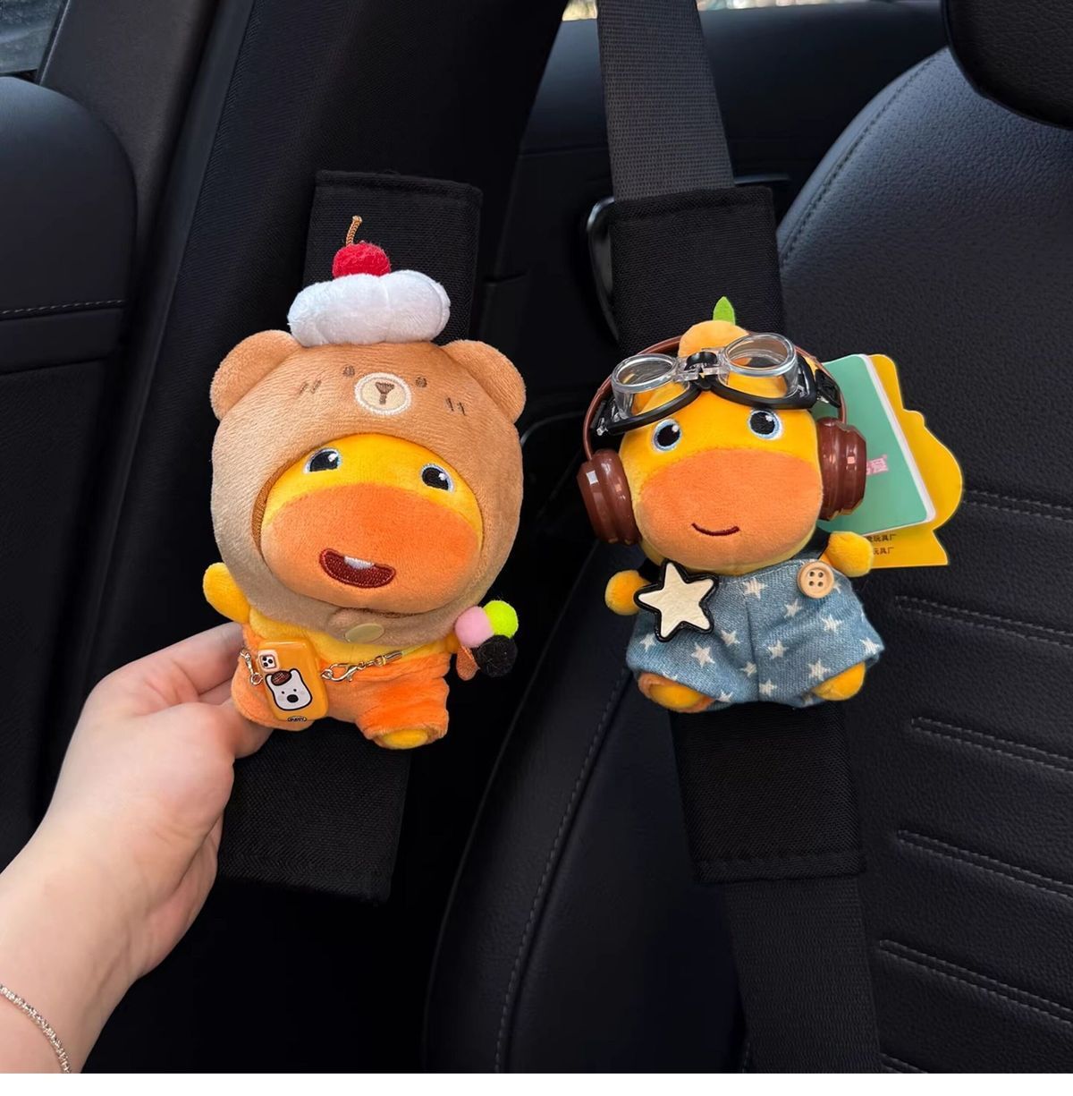 Capybara Lulu Car Seatbelt Shoulder Pads, Car Seatbelt Decoration, Anti-Wear Clothing, Cute Couple Set