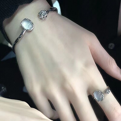 Flower bud moonstone open bracelet ins cold style personality high-end niche design French gemstone bracelet for women