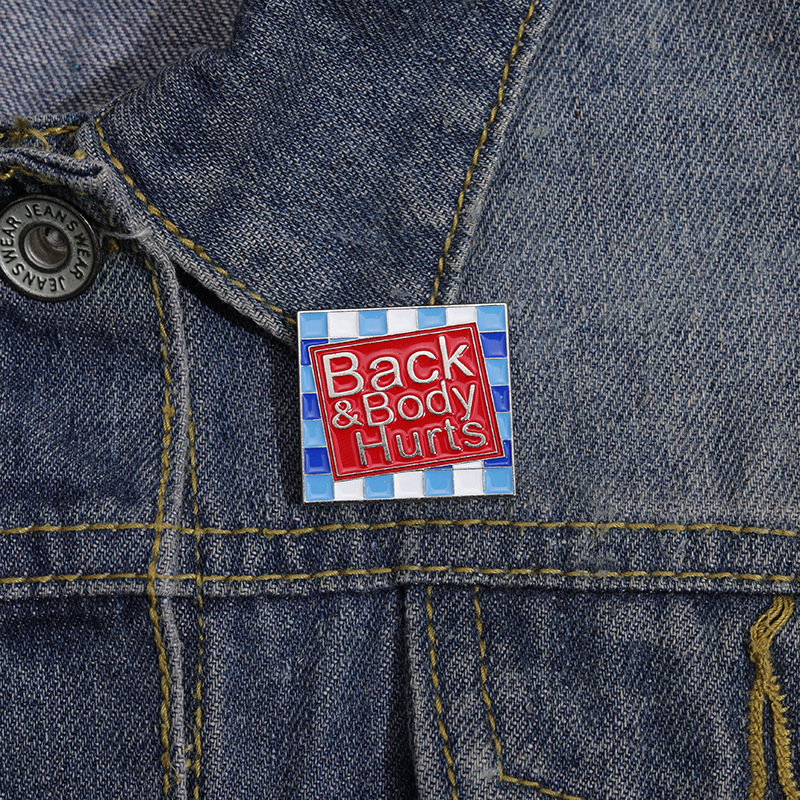 Dibujos animados personalizados letras inglesas carta cuadrada diseño de modelado de tarjetas moda todo fósforo ropa bolsa accesorios insignia