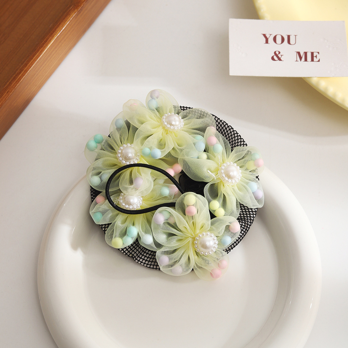 Redecilla para moño de niña con accesorio de flor_voghion.com