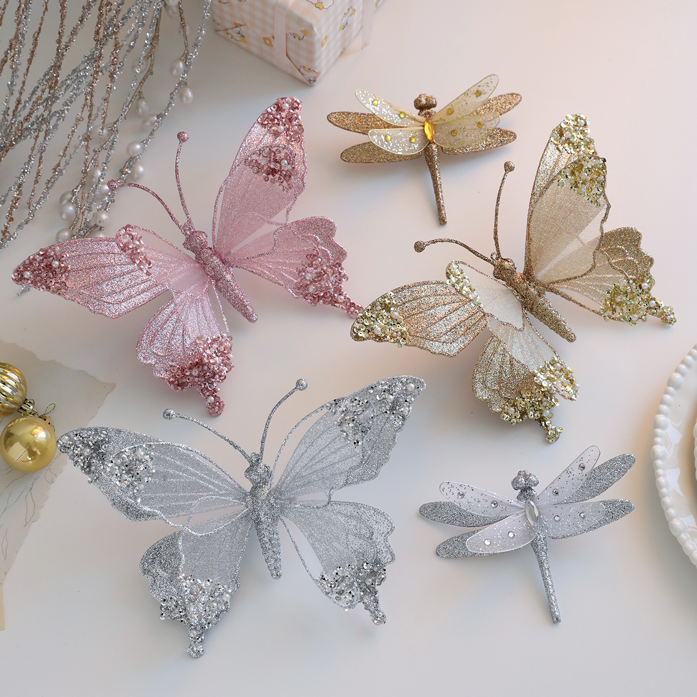Nuevos productos transfronterizos, malla de simulación de color, brillo, mariposa, libélula, polvo pegajoso, colgante decorativo con clip de Navidad de perlas