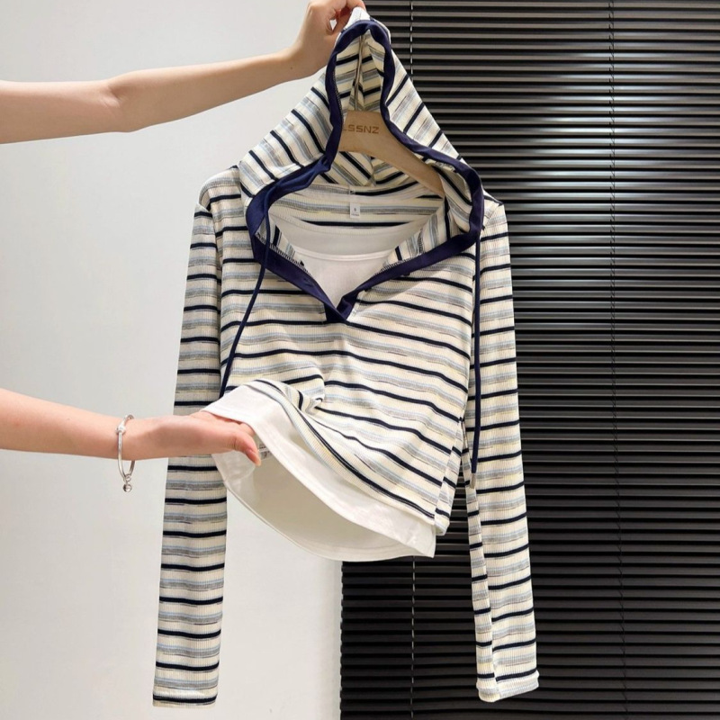 European Style Striped Hooded Long-Sleeve T-Shirt for Women, Early Autumn Design, Unique and Stylish, Slim Fit, Trendy Inner Wear Top