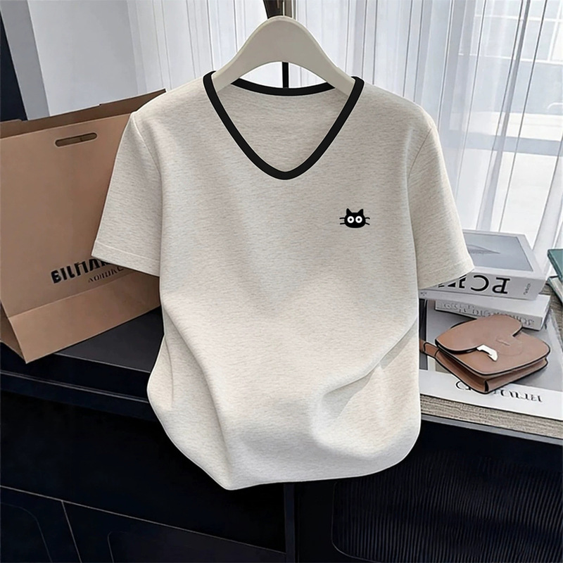2026 New Style Color-Blocked V-Neck Short-Sleeve T-Shirt for Women, Fashionable and Versatile Light Floral Gray Base Shirt Top for Summer 2026 New Style Color-Blocked V-Neck Short-Sleeve T-Shirt for Women, Fashionable and Versatile Light Floral Gray Base Shirt Top for Summer
