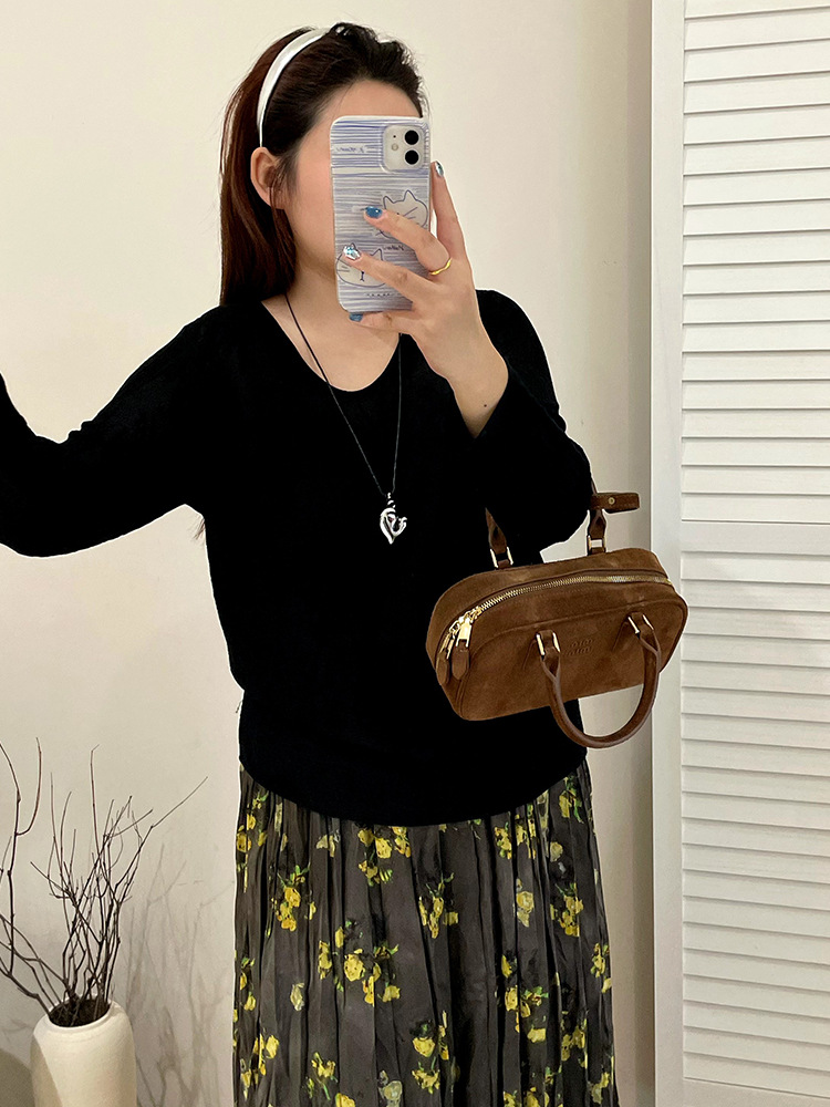 Plus-size women's thin U-neck top, women's lace shirt, 2025 autumn, overweight girls wear it as an outer layer and as an inner layer jacquard knitted sweater, 23567