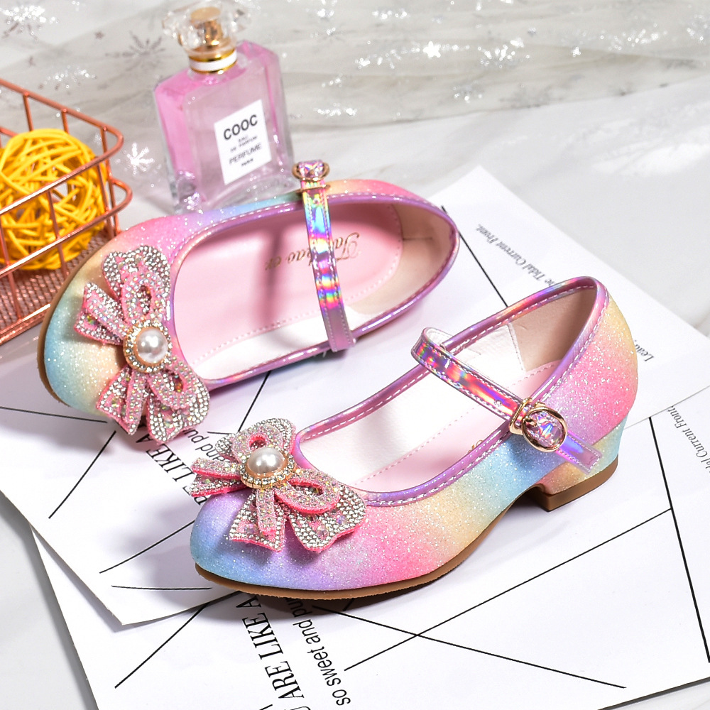 Zapatos de cuero de tacón alto para niños Nueva perla arco pequeña princesa zapatos etiqueta brillante piano zapatos de rendimiento niñas zapatos individuales