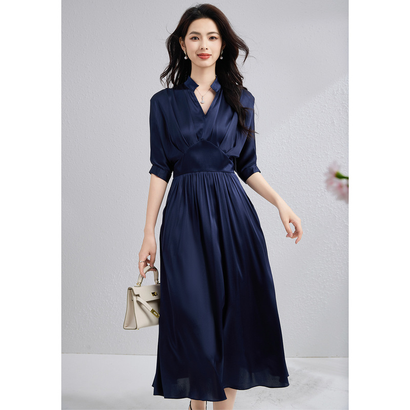 Satin dress with French V-neck, elegant high-end women's clothing, heavy silk long dress, waist-cinching and slimming mulberry silk dress