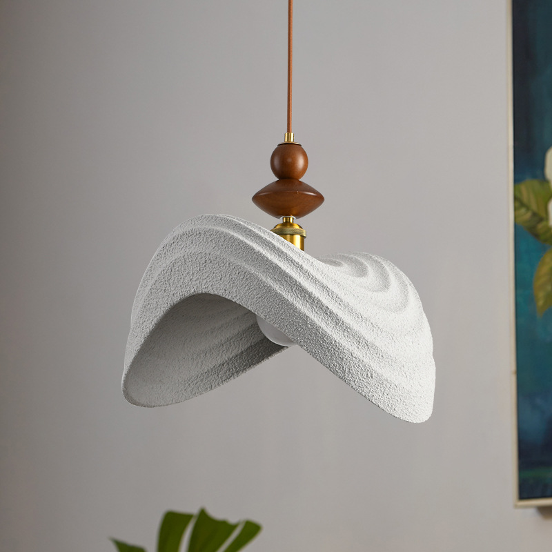 Diseñador nórdico lámpara de mesa de comedor de viento crema lámpara de sala de estar de vivienda moderna y simple tienda de ropa escalera lámpara