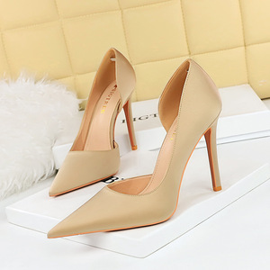 18188-6 European and American style ultra-high heels, fine heels, satin, shallow cut, pointed side cutout, thin high hee