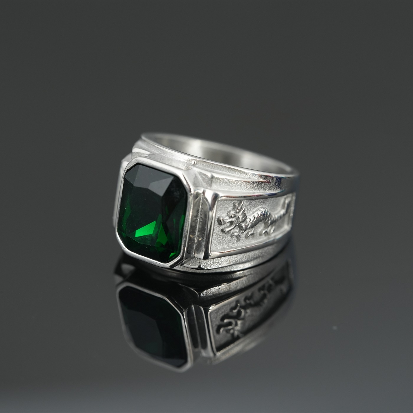Men’s Vintage Signet Ring, Made Of High-quality Titanium Steel, Is Hypoallergenic, Tarnish-resistant And Suitable For Daily Wear. It Brings Timeless_voghion.com