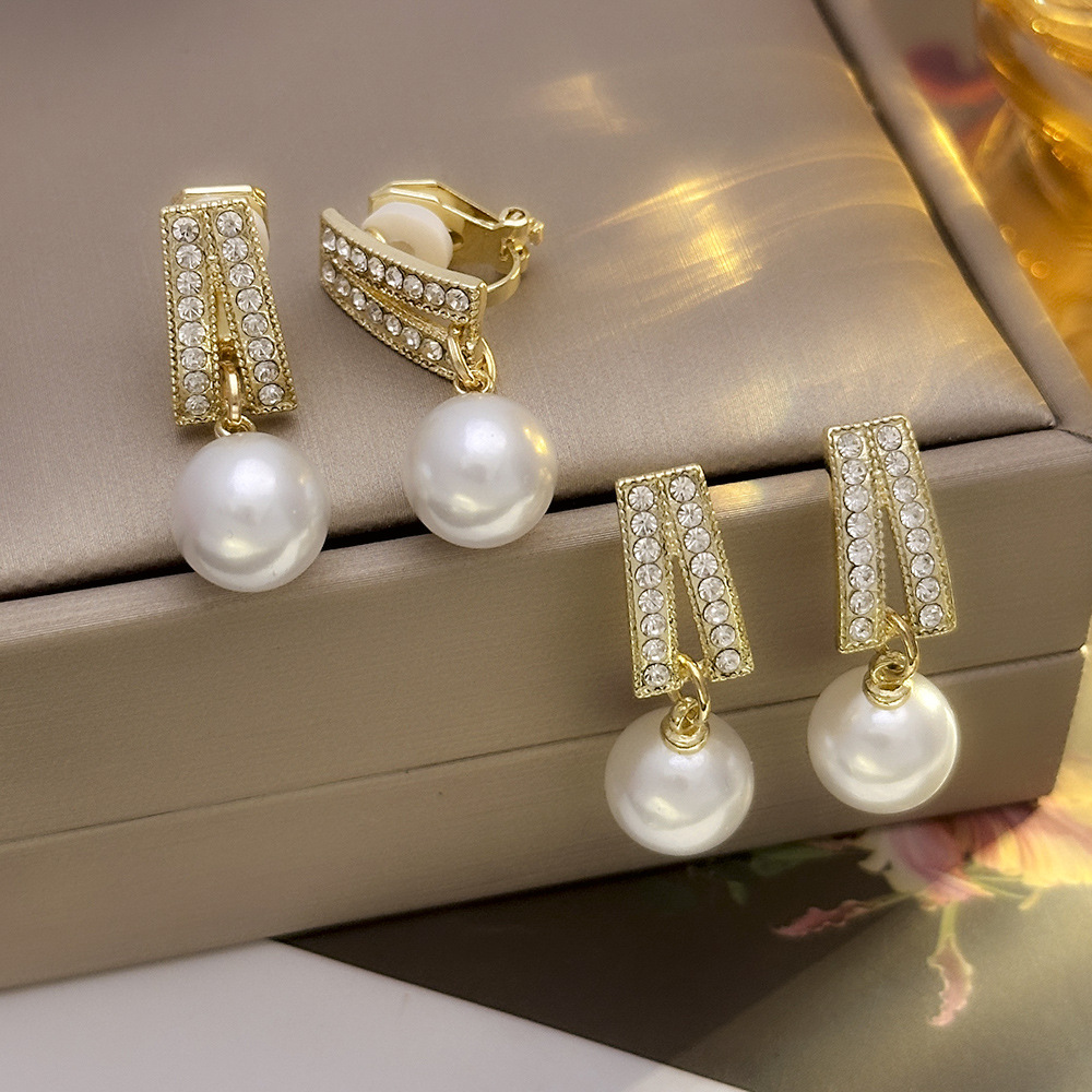 Pinzas para las orejas de perlas de diamantes de estilo coreano, sin orejas perforadas, sin dolor, pendientes de nicho de alta gama, lujo ligero, joyería para las orejas de moda simple, mujer