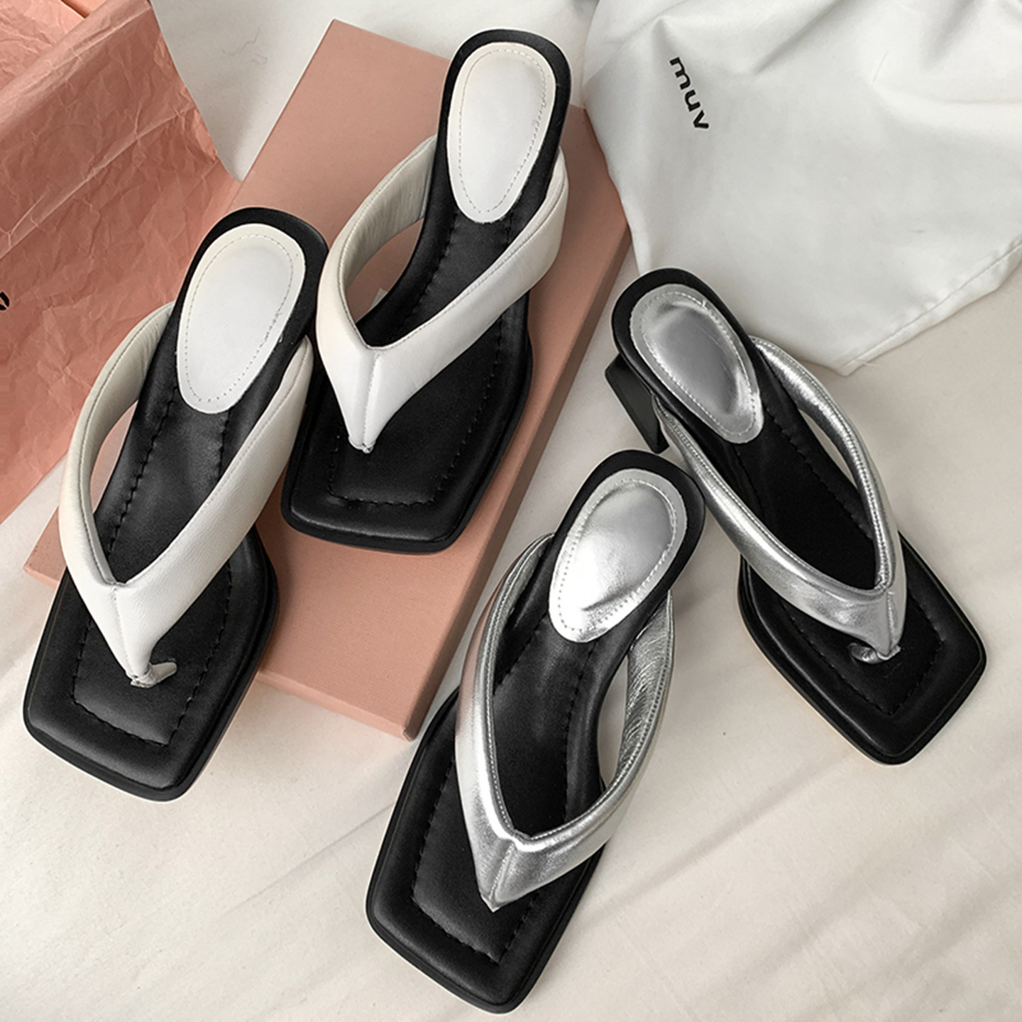 Dép sandal nữ xỏ ngón da cừu mũi vuông gót thấp — Màu đen
