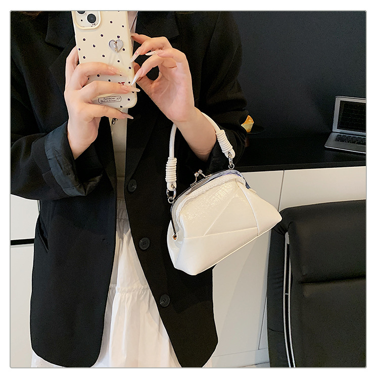 Fashionable and unique flap shell bag 2025 new style, versatile commuter shoulder bag, versatile handbag, stylish crossbody bag undefined