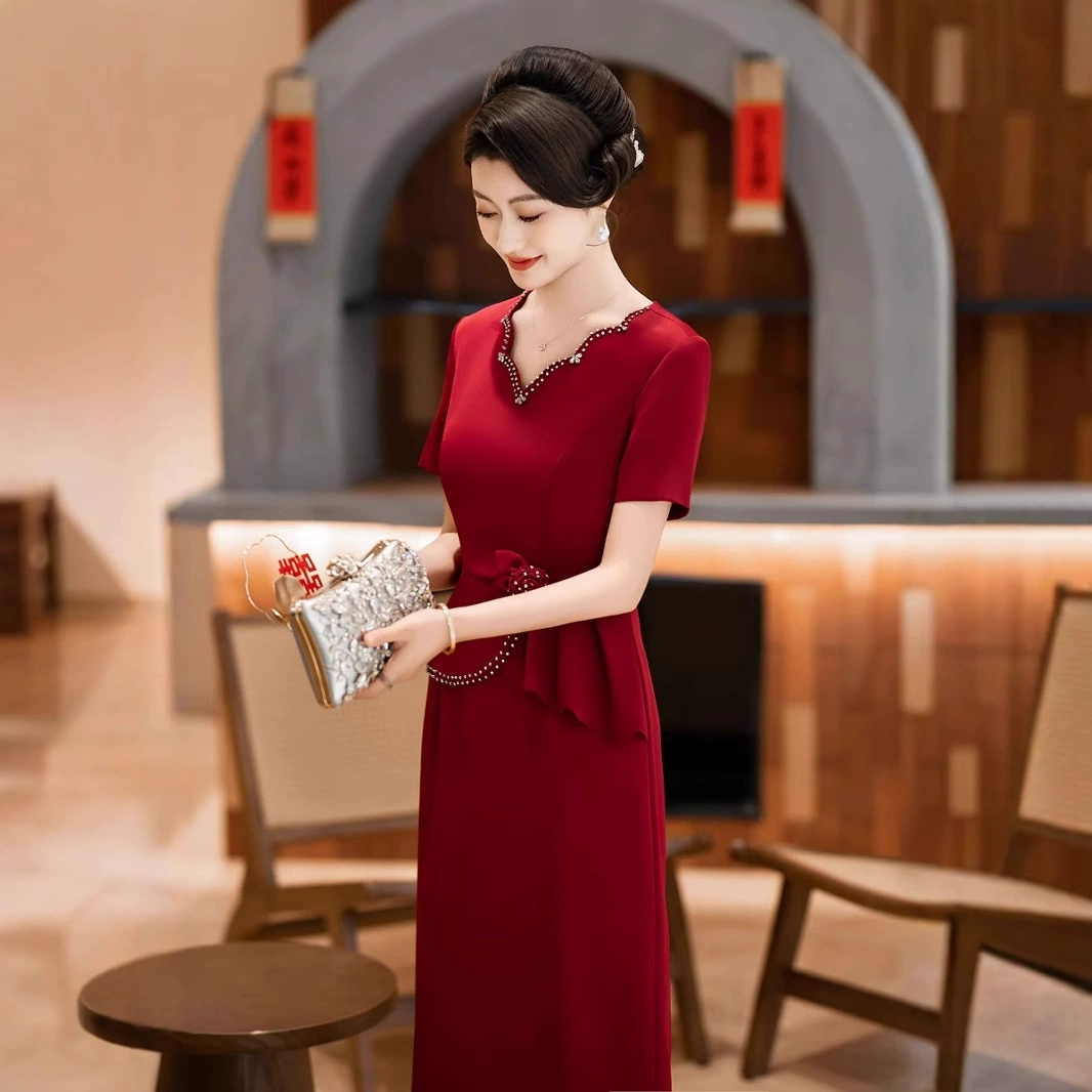 Xi свекровь 2025 новый свадебный банкетный наряд для мамы Cheongsam свадебный свадебный стиль среднего возраста