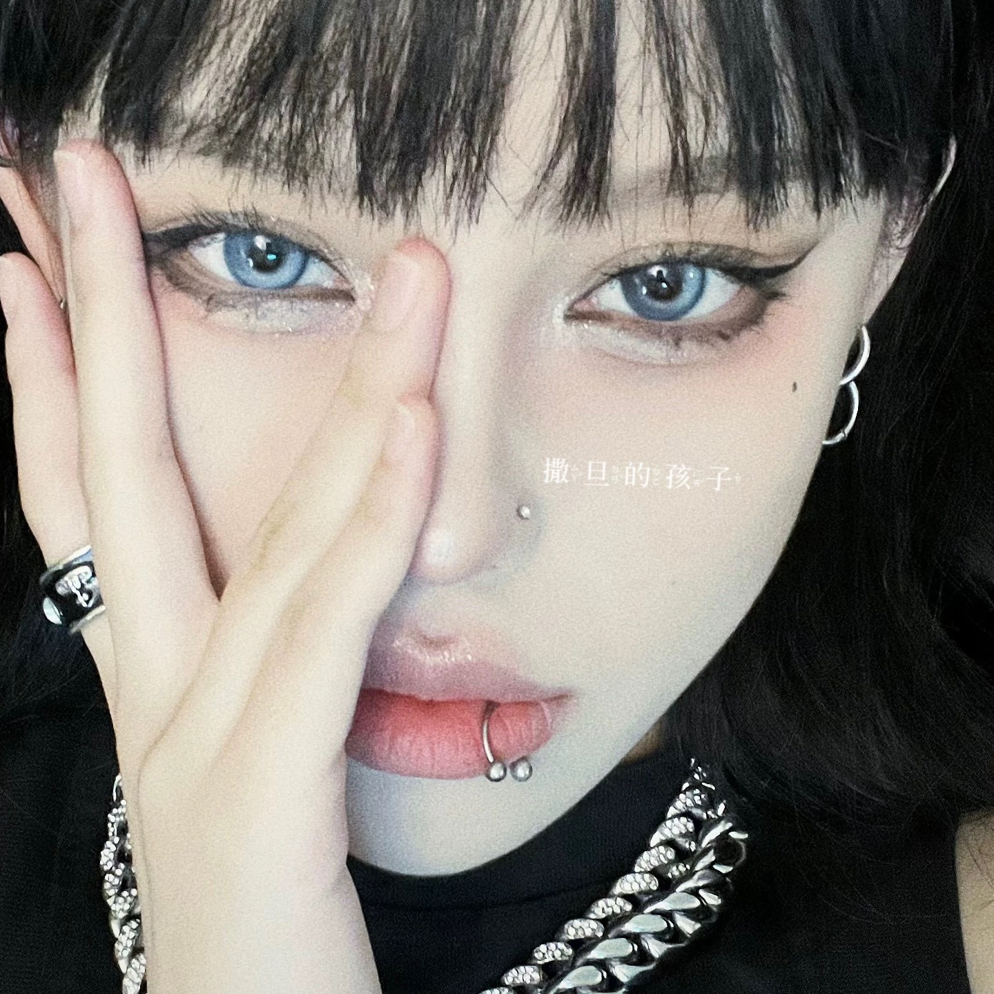 Silver pointed spike labret stud material detail